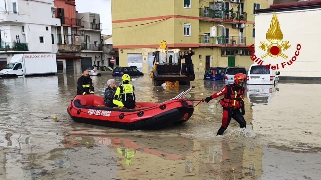 Vigili Del Fuoco Alluvione Crotone