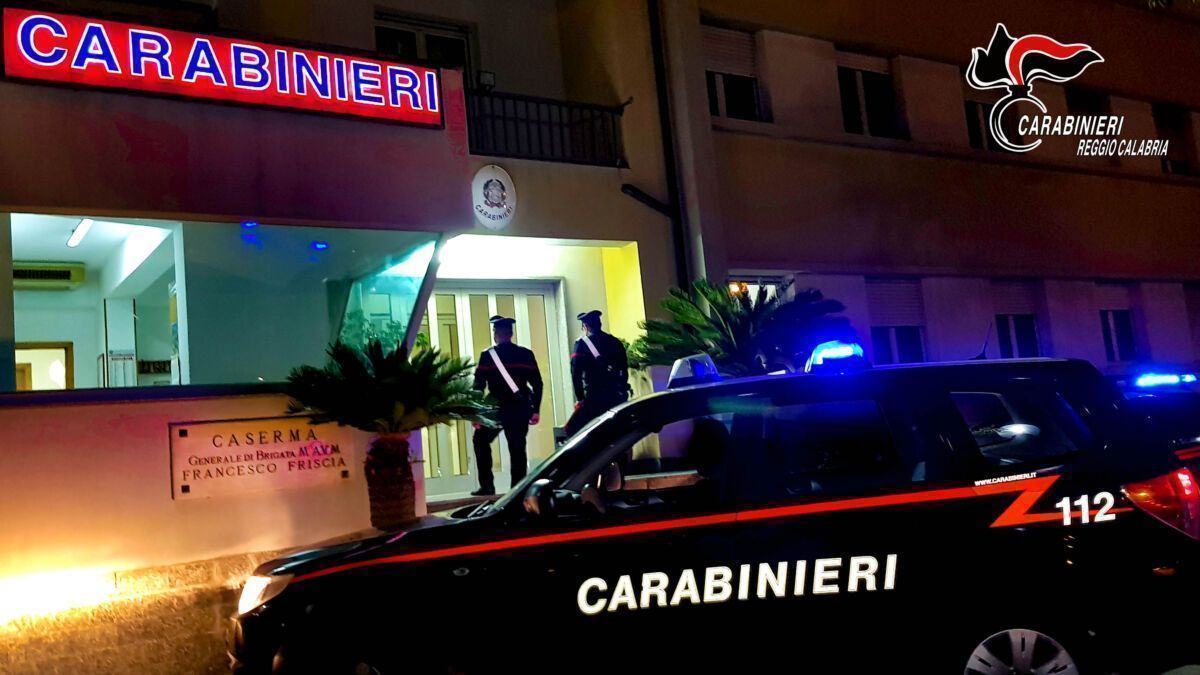 BIANCO, EXTRACOMUNITARIO ARMATO DI COLTELLO AGGREDISCE I CARABINIERI ARRESTATO 