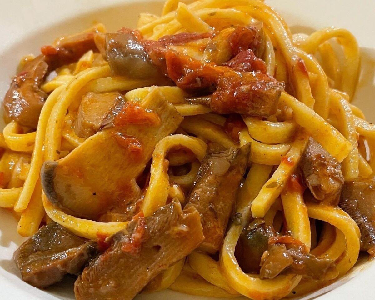 Finferli Al Pomodoro Con Spaghetti Alla Chitarra