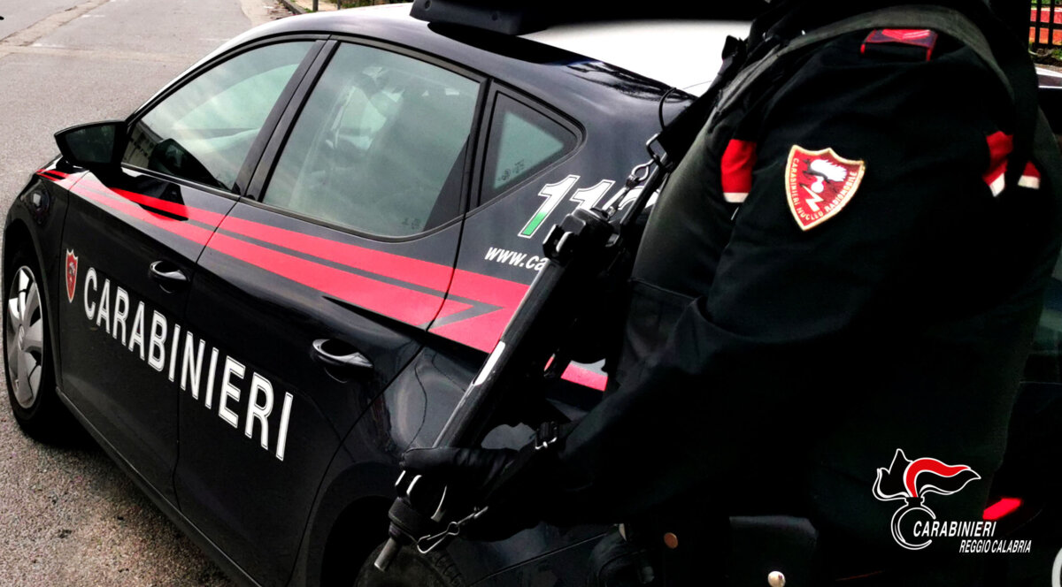 CAULONIA MARINA TRATTO IN ARRESTO DAI CARABINIERI DOPO AVER PERPETRATO FURTO SU AUTO E AVER TENTATO LA FUGA