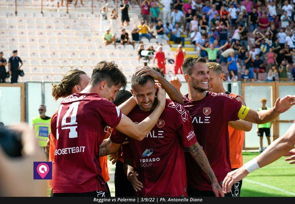 Reggina Menez esulta