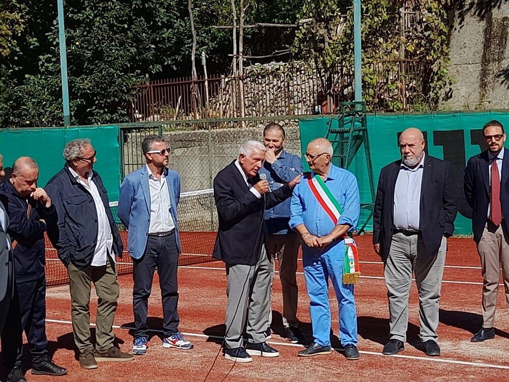 Taglio Del Nastro Al Campo Da Tennis Di San Roberto