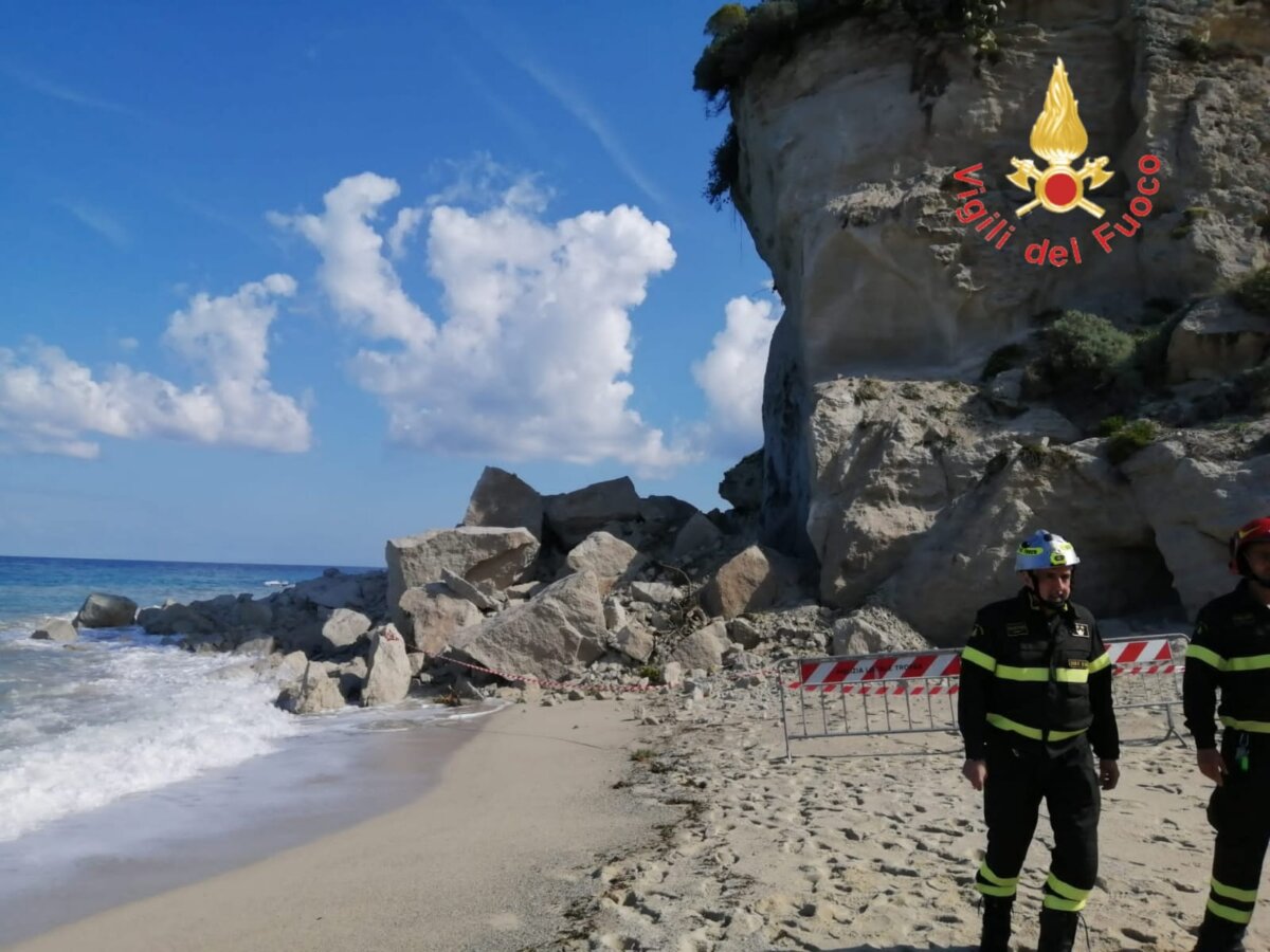 Crollo Costone Isola Tropea Vigili Fuoco 4