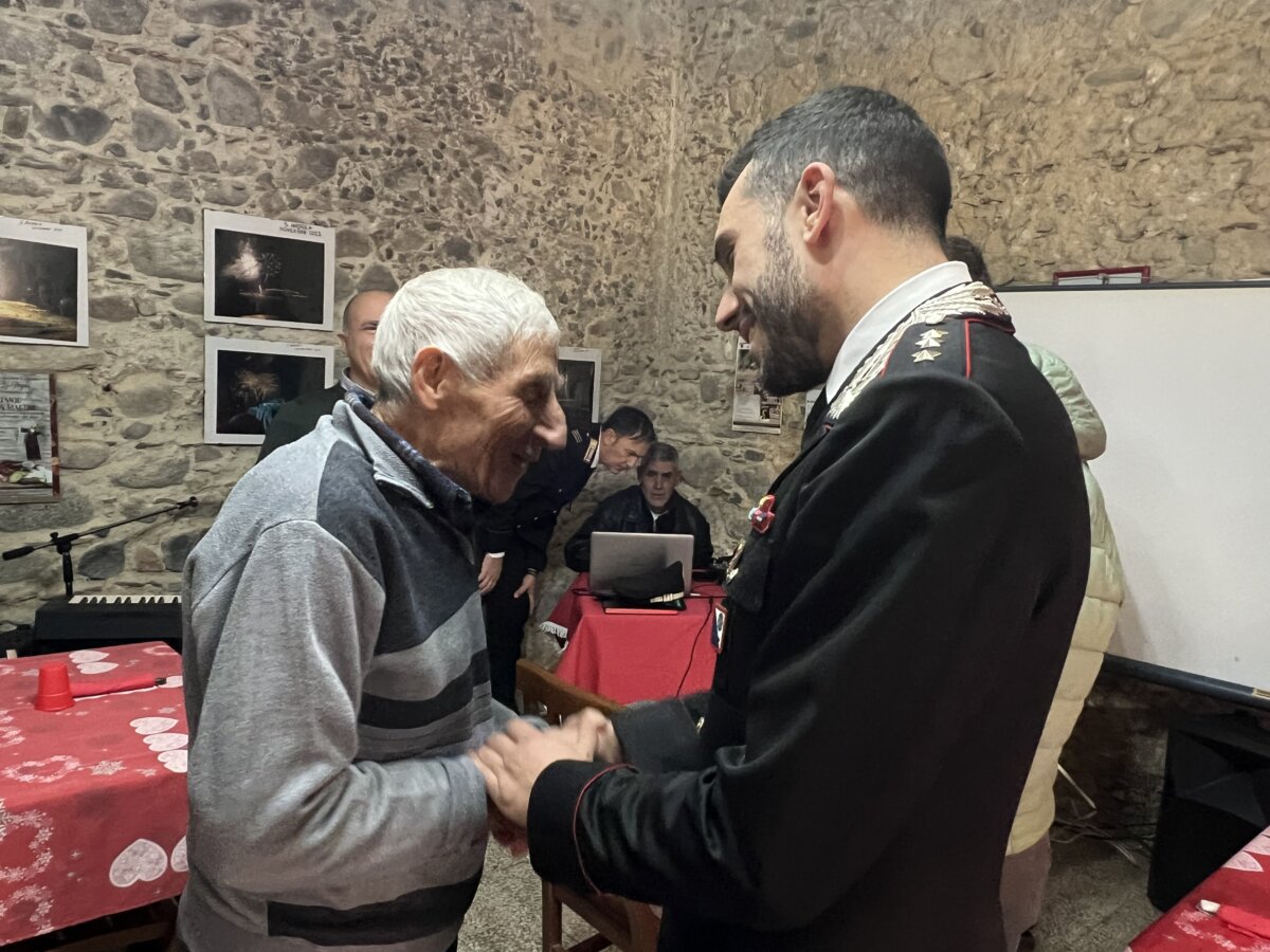 Carabinieri E Anziani