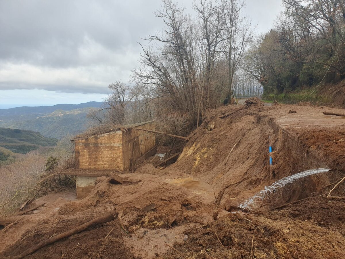 Crollo Strada Ortì Gambarie Reggio Calabria