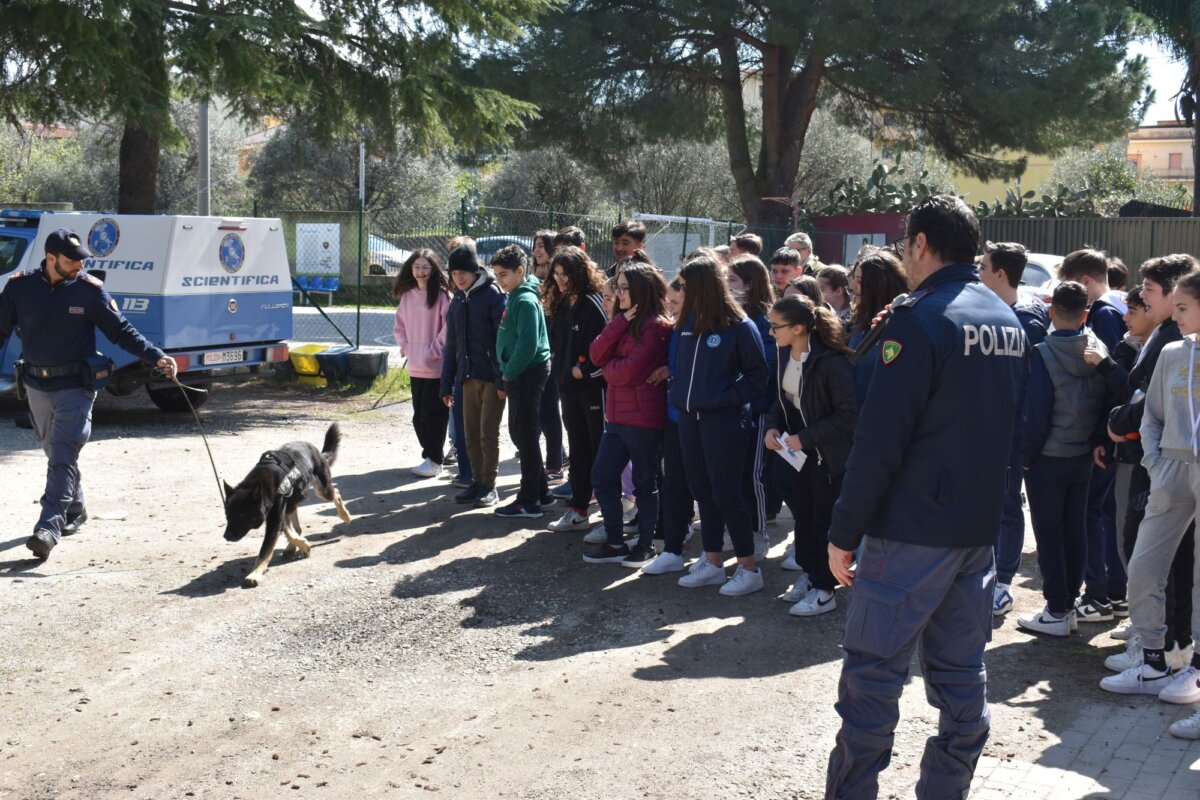 Polizia Liceo Catona