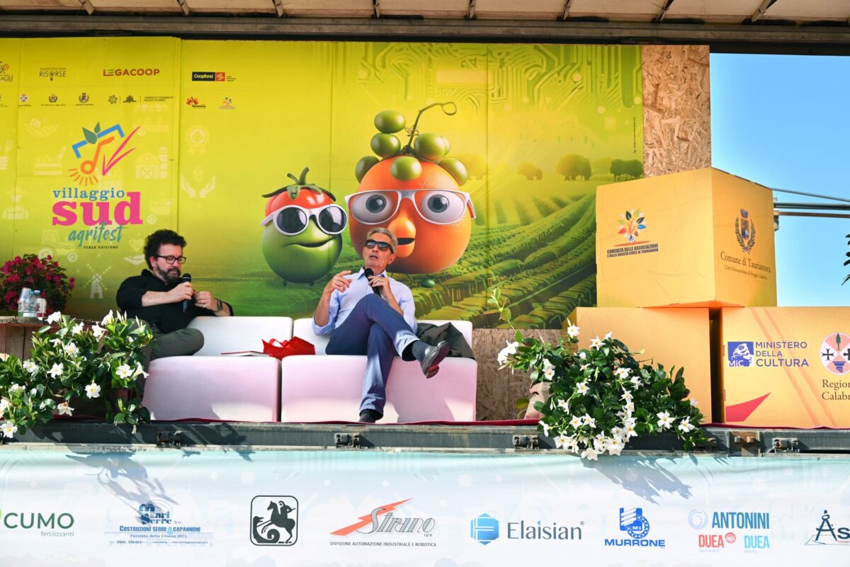 2 Presentazione Libro Antonio Padellaro Villaggio Sud Agrifest Taurianova Capitale Italiana Del Libro