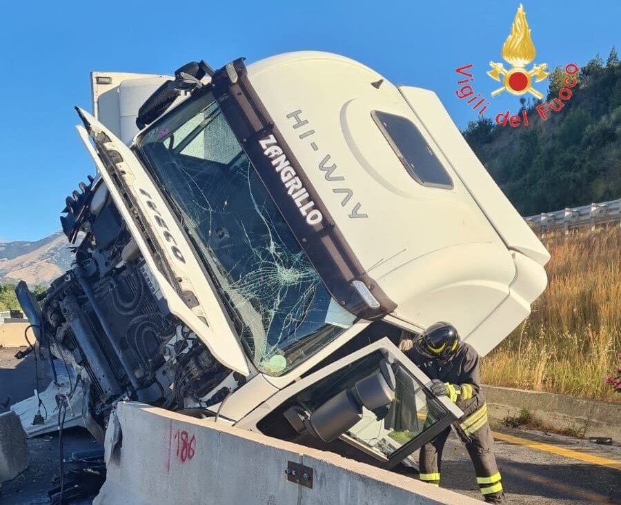 Incidente A2 Vigili Del Fuoco 1