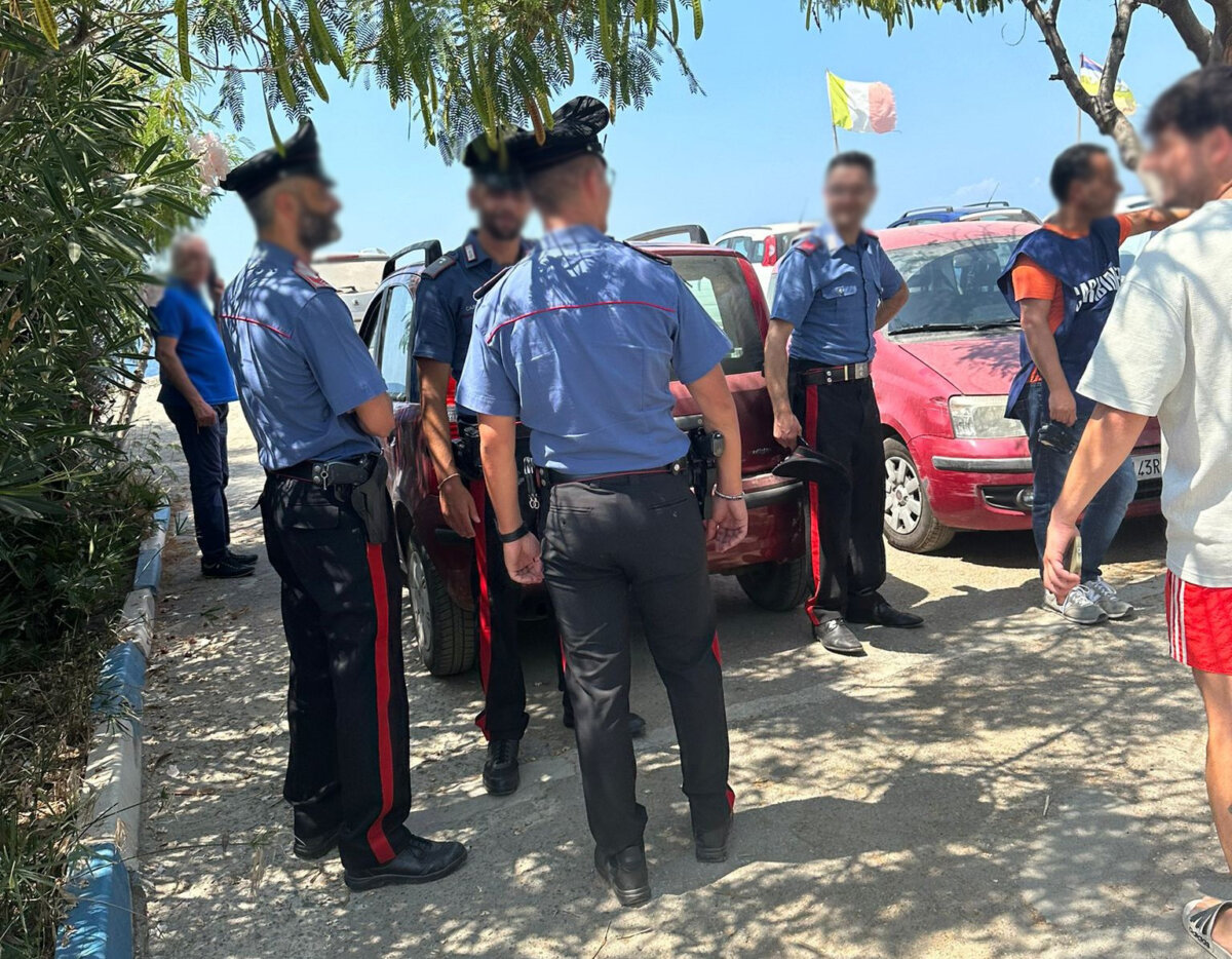 Sgombero Perla Jonica Carabinieri