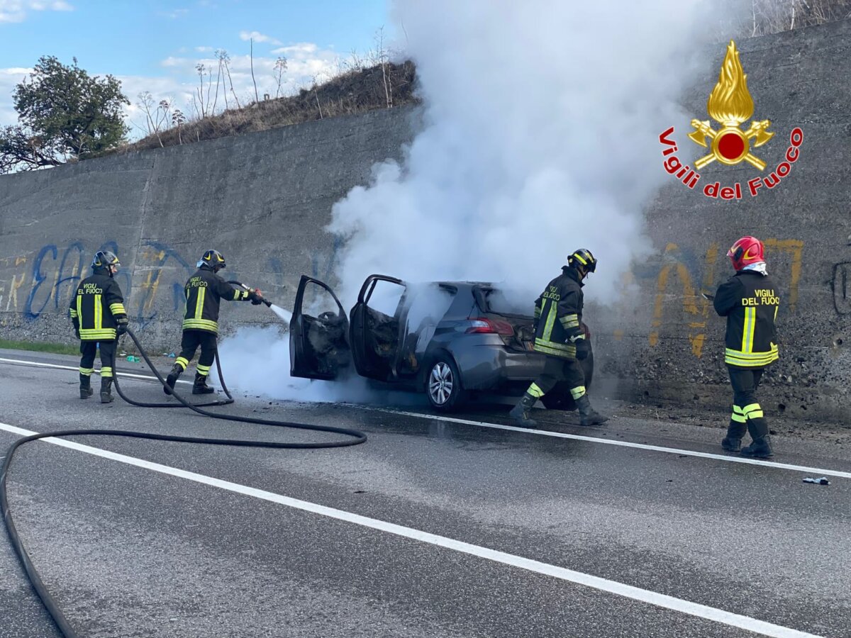 Auto In Fiamme Ss 106