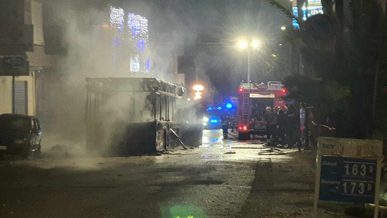 Incendio autobus atam archi