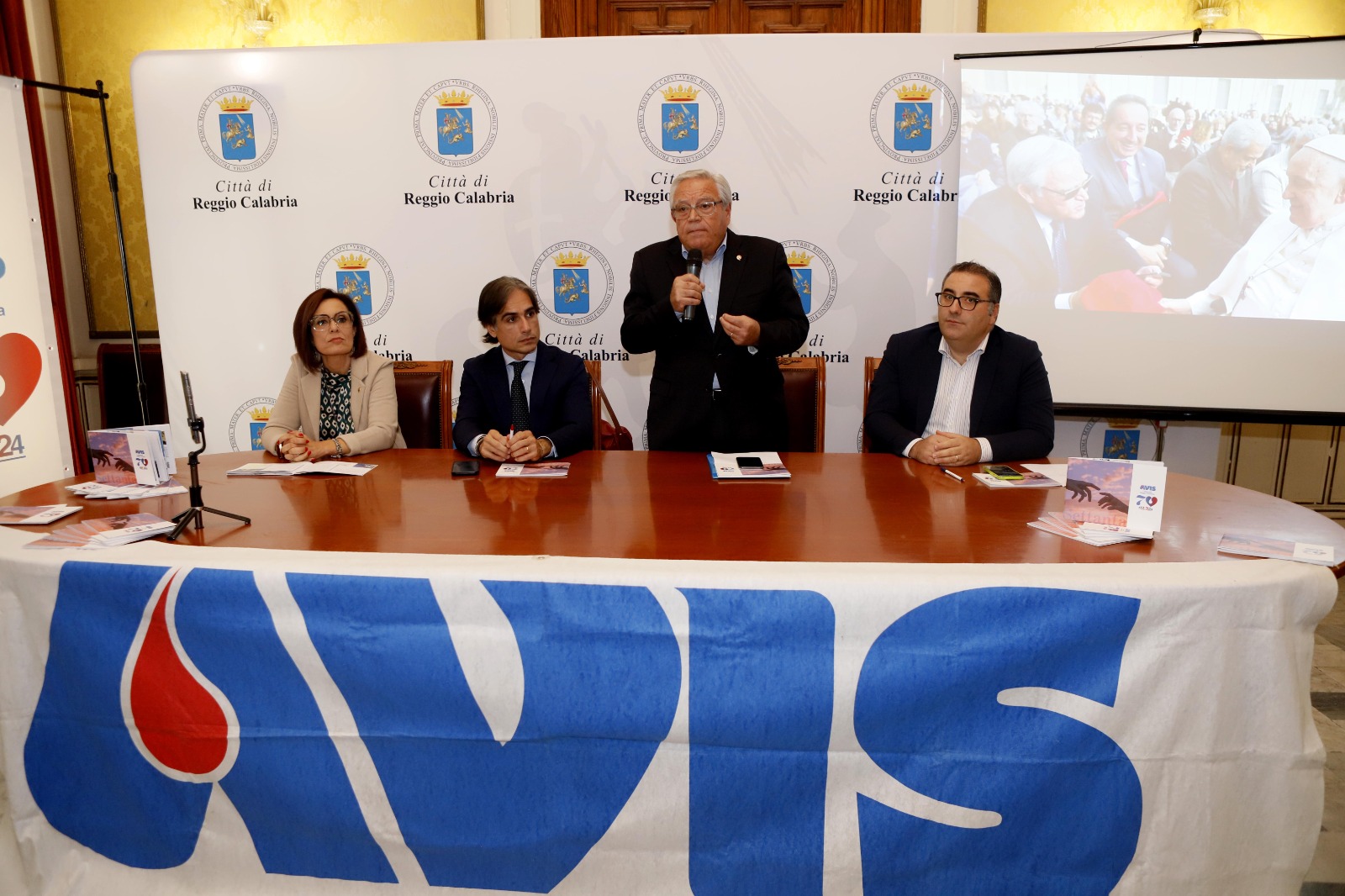 Presentazione libro fotografuco anni Avis comunale Reggio