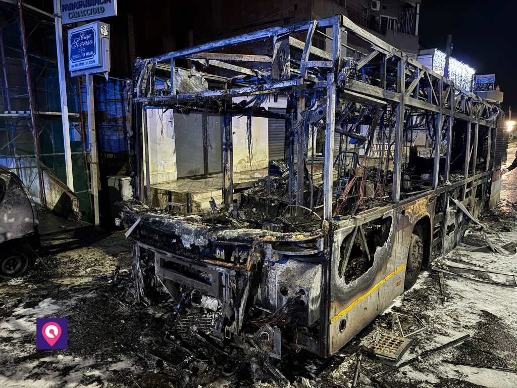 incendio autobus atam reggio calabria ()