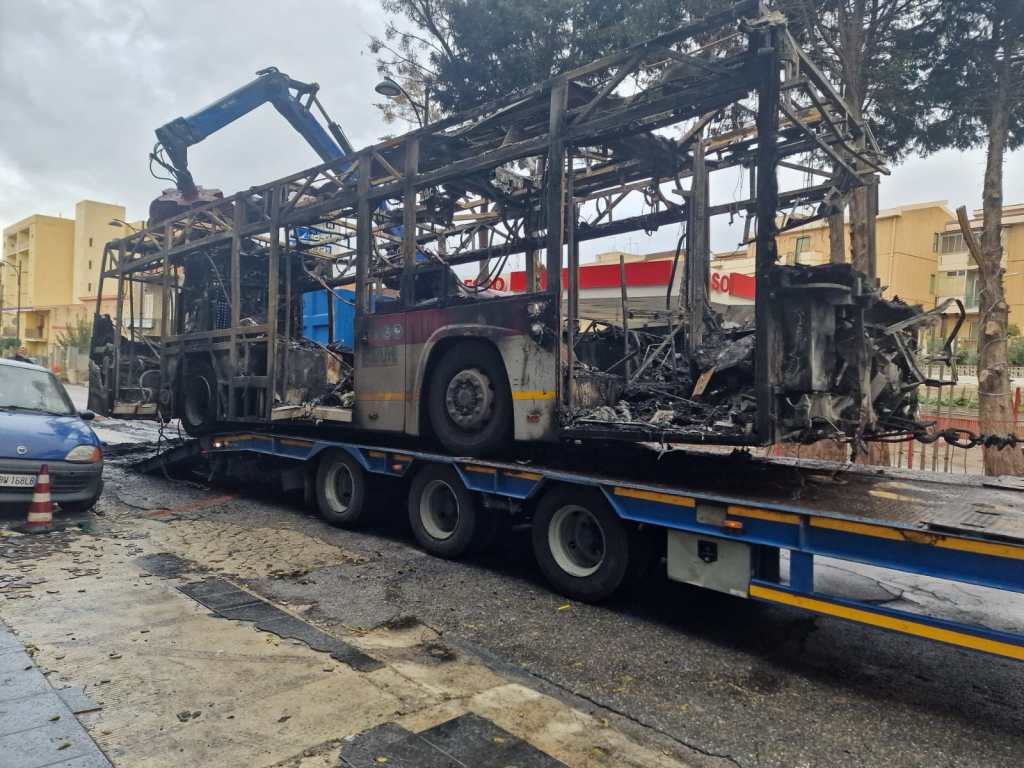 incendio autobus reggio calabria archi ()