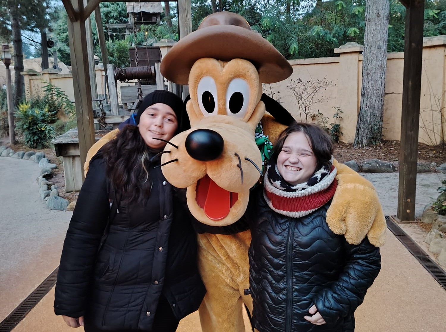 storia ragazze autistiche parigi disneyland