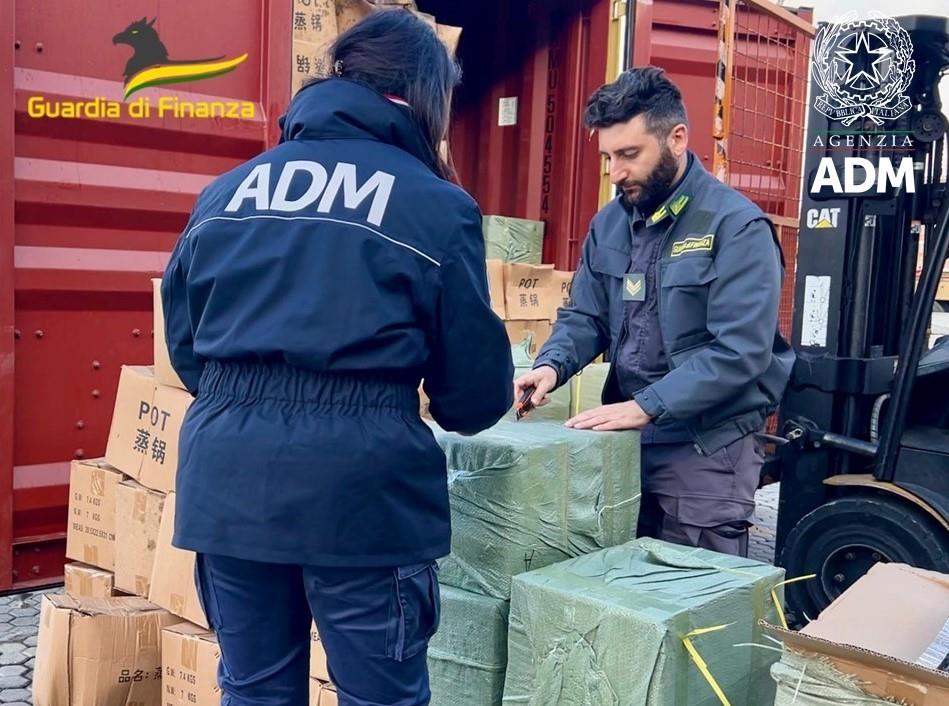 guardia finanza fuochi artificio sequestro