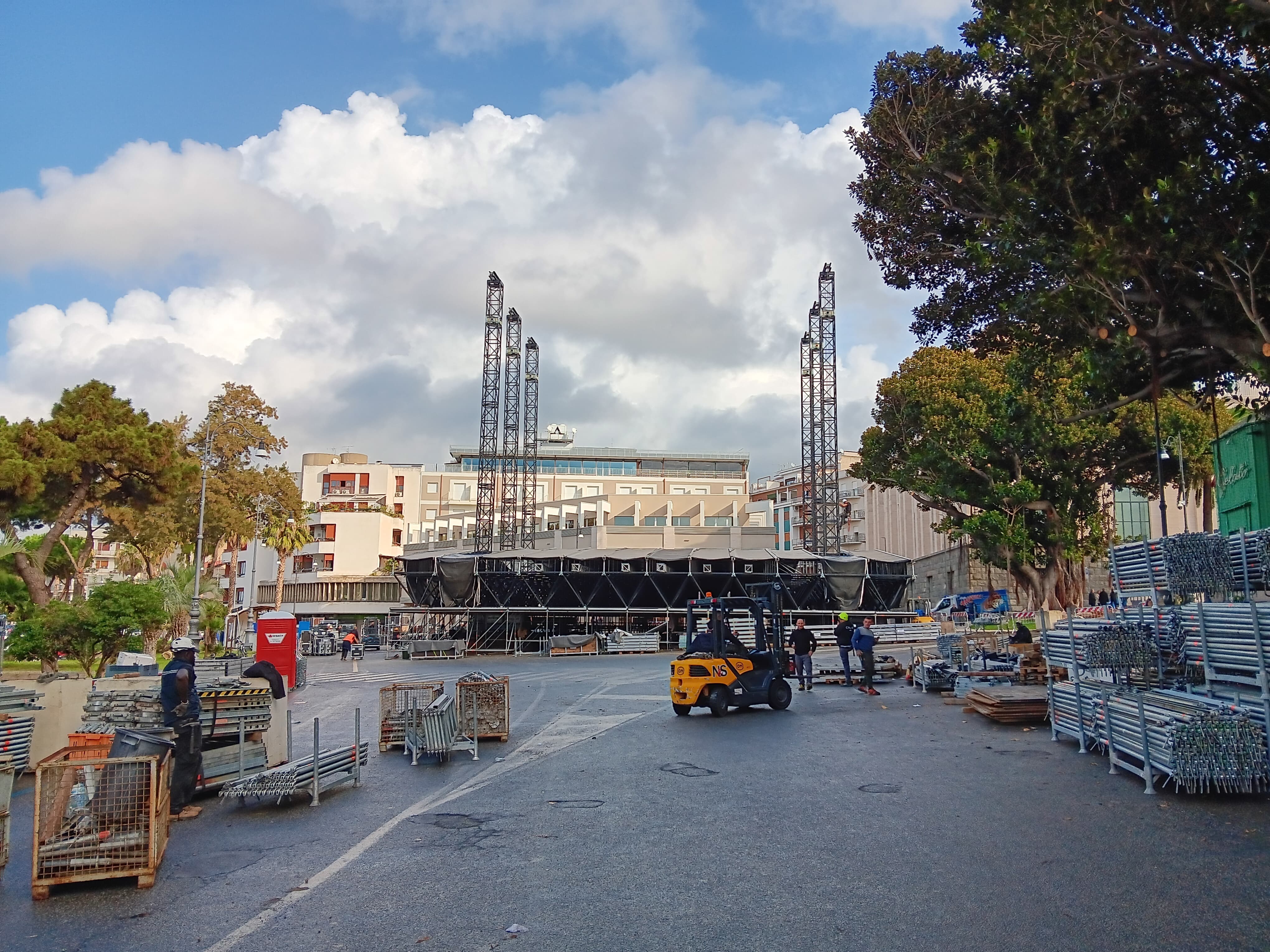 palco capodanno rai piazza indipendenza rc