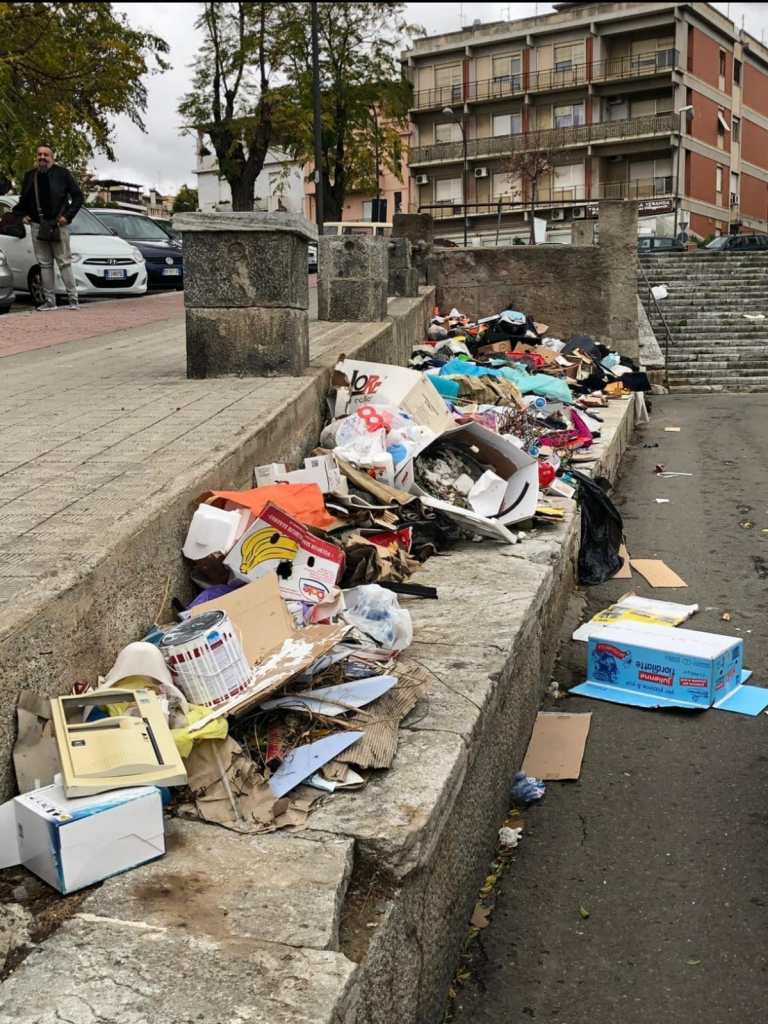 degrado piazza del popolo