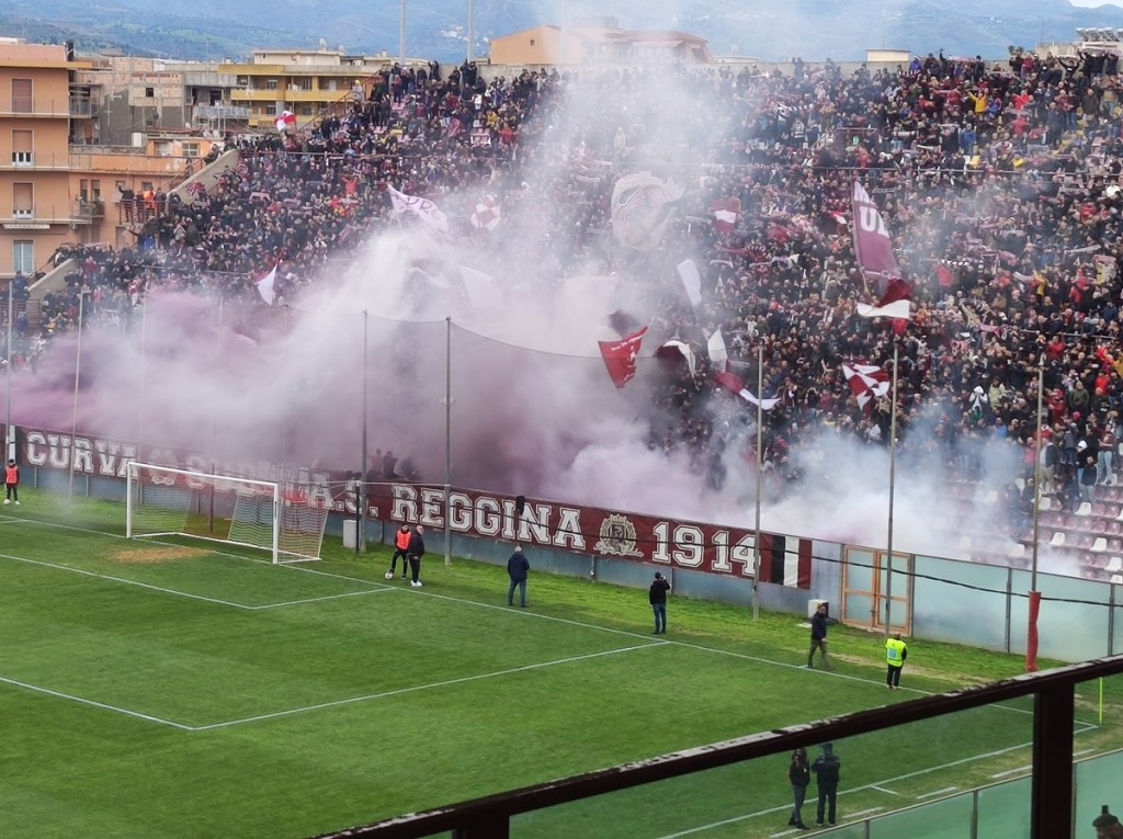 Curva Sud tifo