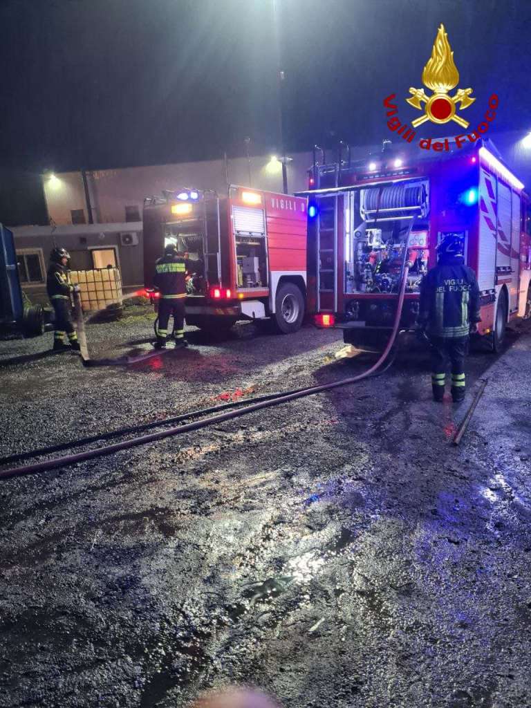 Incendio vibo valentia auto noleggio ()